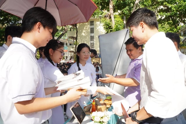 Độc đáo học sinh gọi vốn với bánh mì chay, tiệm sửa máy tính lưu động với chi phí...500.000 đồng - Ảnh 2.