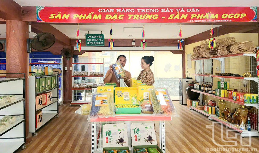 Không gian giới thiệu các sản phẩm OCOP tại huyện Định Hóa.