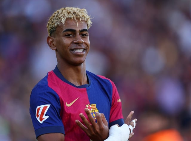 Barcelona thưởng nóng cho Yamal: Chiếc áo số 10 và giá trị cực khủng 1 tỉ euro- Ảnh 1.