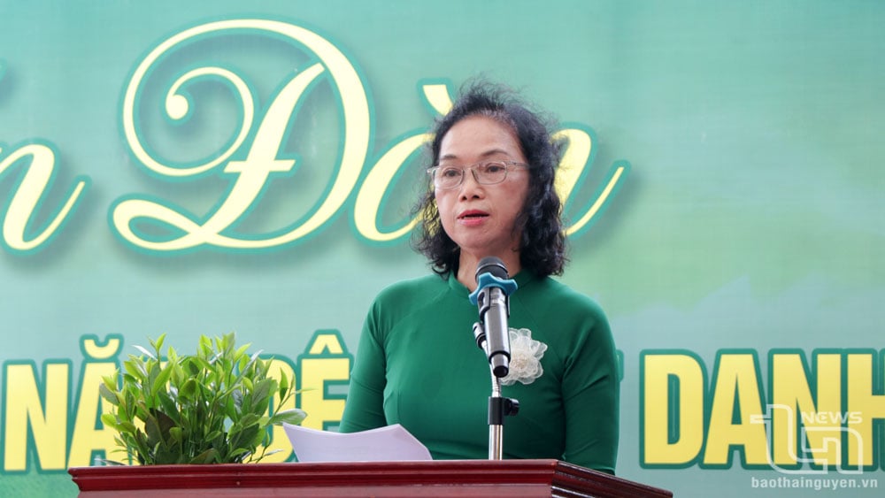 លោកស្រី Nguyen Thi Nga ប្រធានសមាគម Thai Nguyen Tea ថ្លែងមតិនៅវេទិកា។