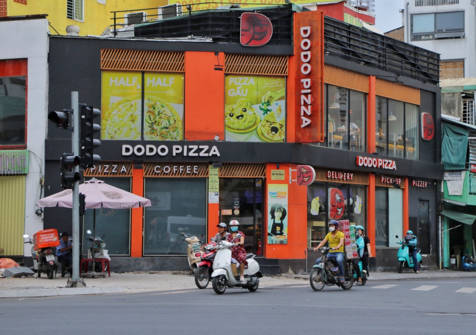 Chuỗi pizza nổi tiếng đóng cửa toàn bộ chi nhánh ở TP.HCM: Khách quen nuối tiếc - Ảnh 1.