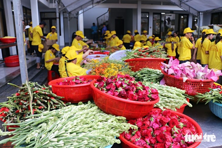 Chín loại hoa dùng nấu nước tắm cho Bà Chúa Xứ núi Sam - Ảnh 1.