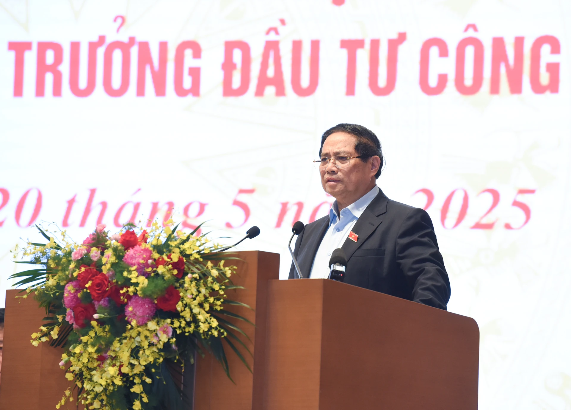 [Ảnh] Thủ tướng Phạm Minh Chính chủ trì Hội nghị thúc đẩy động lực tăng trưởng đầu tư công ảnh 2