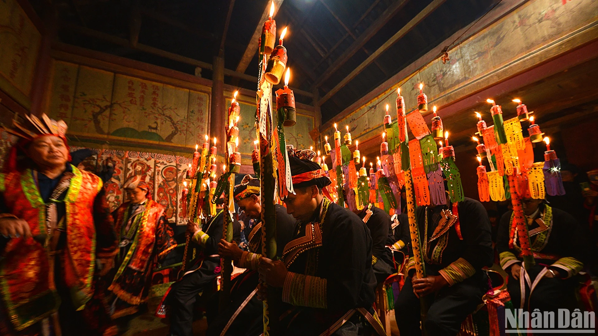 [ภาพ] พิธีรับน้องดาวแดงที่เมืองตาฟิน - ตำนานในเมฆ ภาพที่ 2