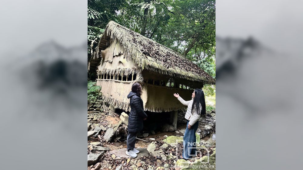 ខ្ទម Khuoi Nam ឃុំ Truong Ha ស្រុក Ha Quang (ខេត្ត Cao Bang) - ជាកន្លែងដែលការិយាល័យវិចារណកថារបស់កាសែតឯករាជ្យវៀតណាមមានទីតាំងនៅឆ្នាំ ១៩៤១។