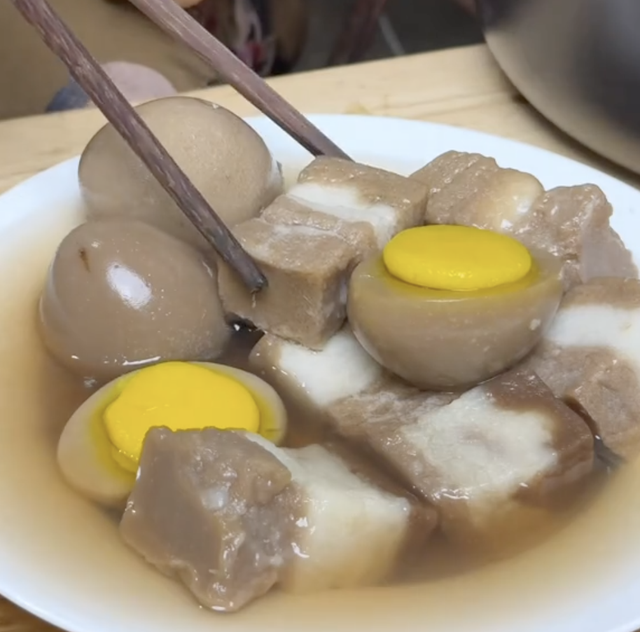 Làm canh khổ qua, thịt kho tàu từ… thạch rau câu, chàng trai nhận về 'triệu view' - Ảnh 3.