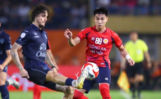 AFC ប្រកាស​បែងចែក​រន្ធ​សម្រាប់ Asian Cup៖ ថៃ​ធ្វើ​ឲ្យ​វៀតណាម​នៅ​ពី​ក្រោយ​ឆ្ងាយ​តែ​ពី​ក្រោយ​ជប៉ុន​រូបថត​លេខ ១