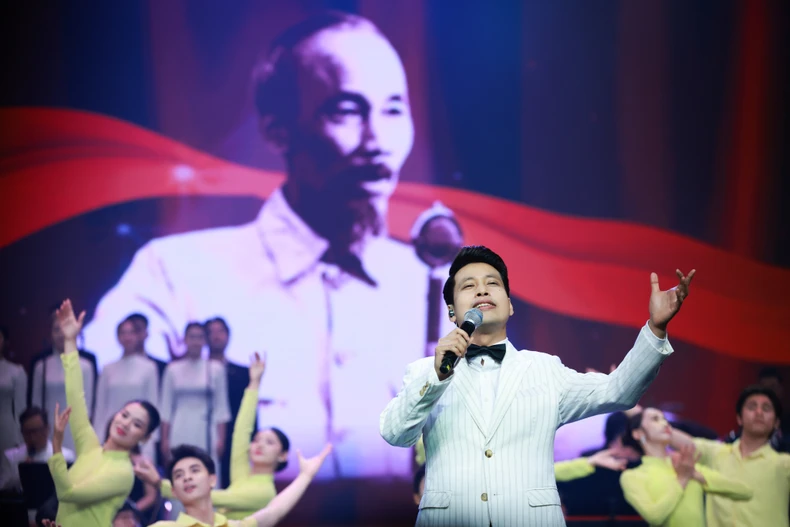 Cảm xúc dâng trào trong chương trình chính luận nghệ thuật “Người là niềm tin tất thắng” ảnh 6