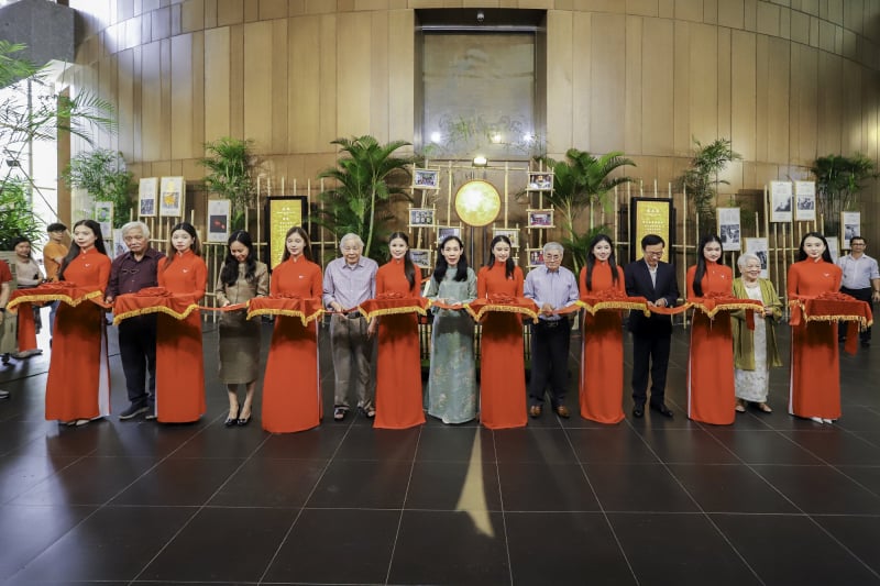 Triển lãm Thơ Thiền cổ điển Việt Nam tại Trường Đại học Văn Lang -0