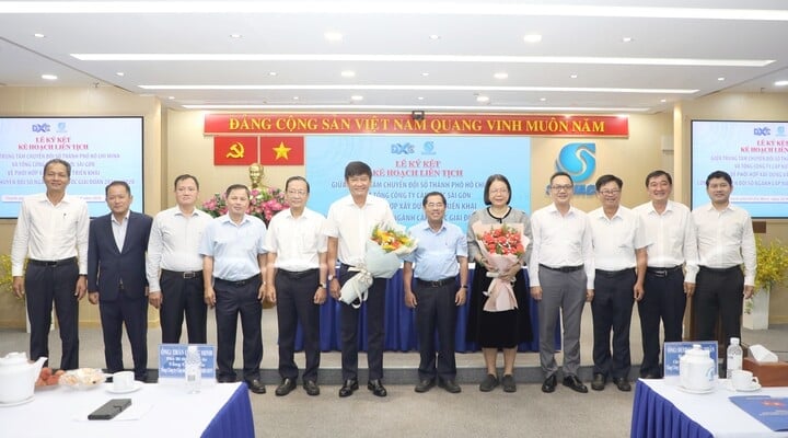 Giai đoạn 2025-2030, SAWACO đặt mục tiêu trở thành doanh nghiệp số với 4 trụ cột: hoàn thiện hạ tầng CNTT chuẩn Tier 3+, ứng dụng AI - Big Data - Blockchain, nâng cao trải nghiệm khách hàng số và phát triển văn hóa số nội bộ.