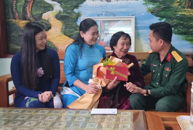 Còn sống là còn tiếp tục học tập theo tấm gương của Người -0