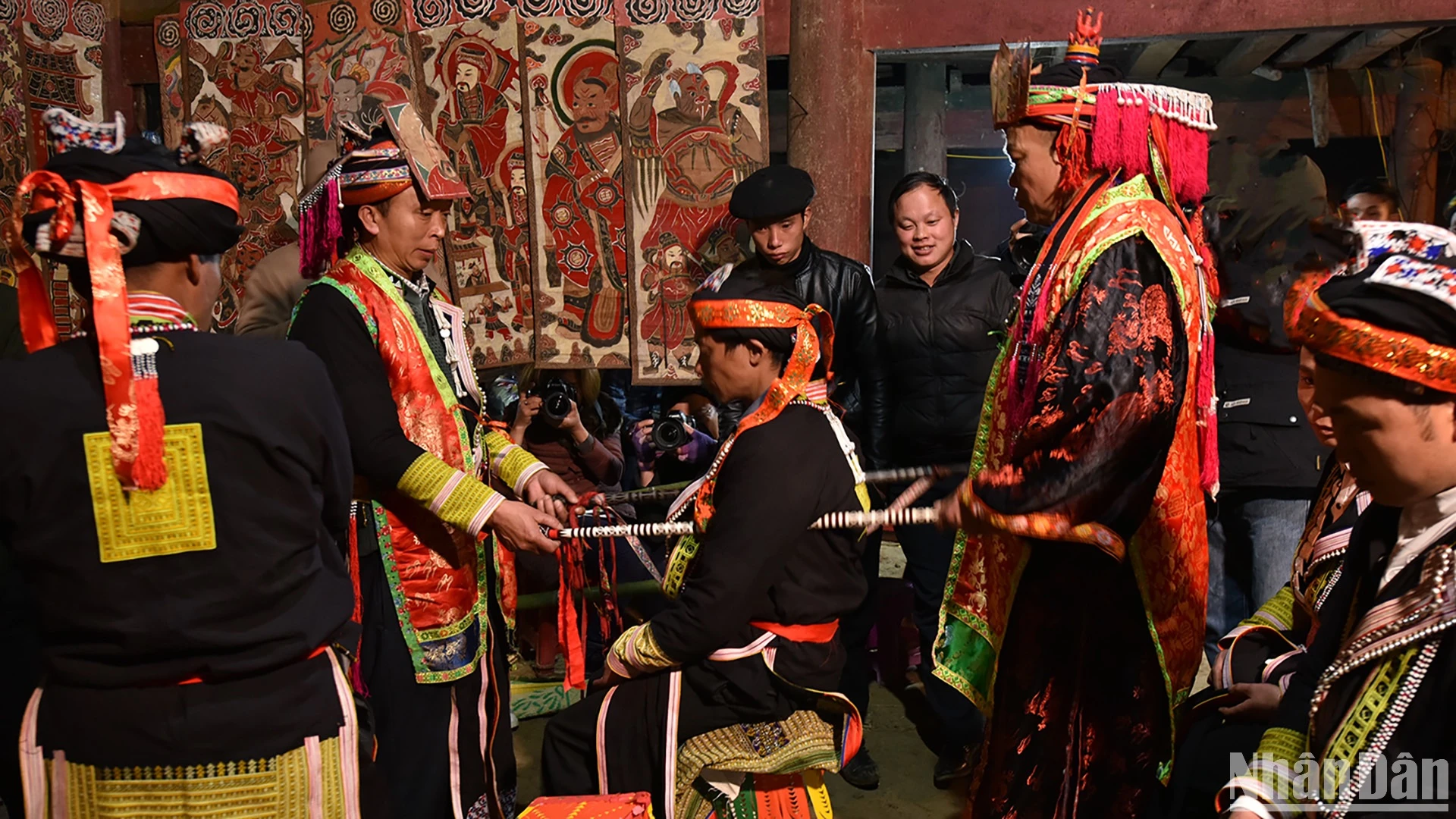 [ภาพ] พิธีบรรลุนิติภาวะของ Red Dao ที่เมืองต้าฟิน - ตำนานในเมฆ ภาพที่ 9