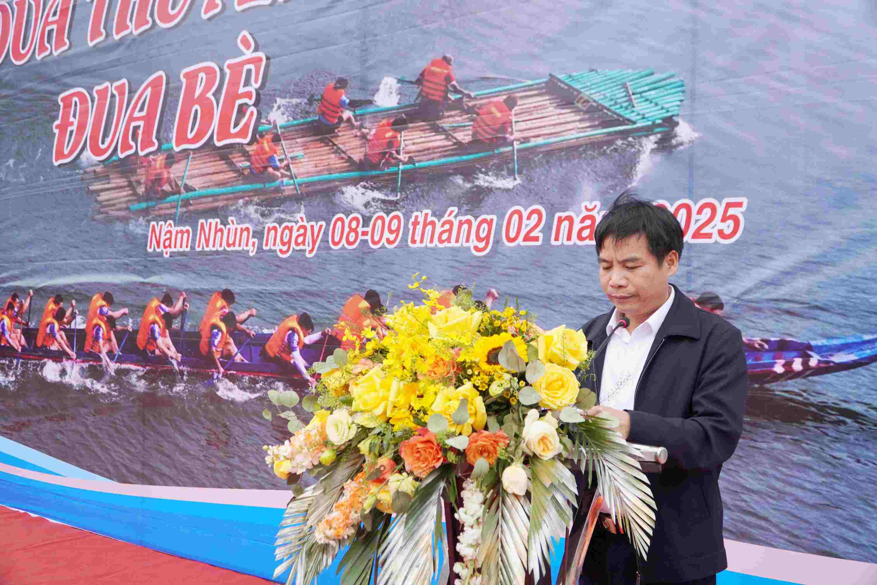 Đồng chí Nguyễn Văn Ninh – Phó Chủ tịch UBND huyện Nậm Nhùn phát biểu khai mạc Lễ hội.