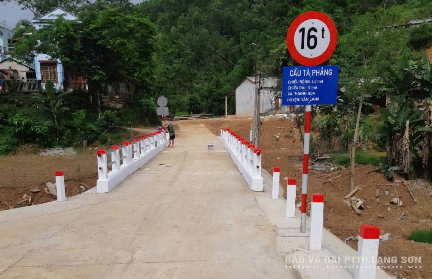 Bridge project in Van Lang district completed and put into operation