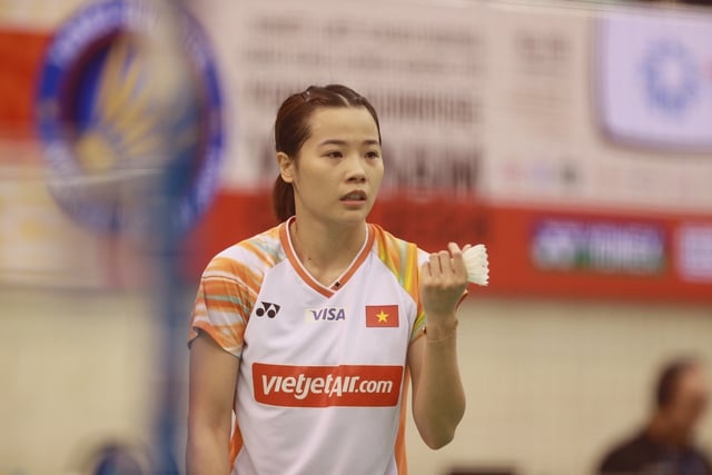 Đối thủ đập vợt, Thùy Linh hưởng lợi set cuối, hạ tay vợt hạng 16 thế giới- Ảnh 1.
