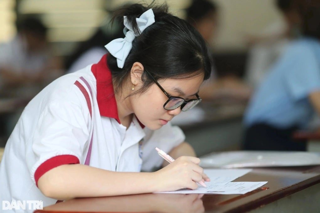 Đề thi văn THPT nhiều điểm mới, học sinh nằm lòng bí quyết ăn điểm - 1