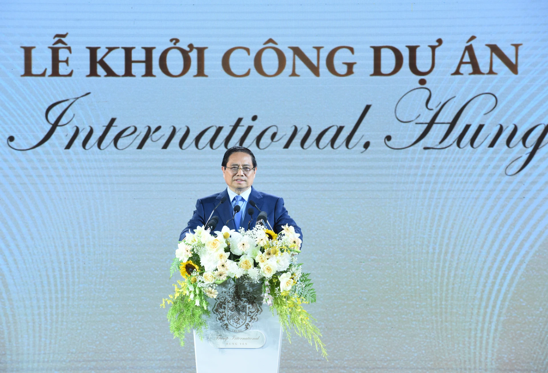 [រូបថត] នាយករដ្ឋមន្ត្រី Pham Minh Chinh ចូលរួមពិធីបើកការដ្ឋានសាងសង់គម្រោង Trump International Hung Yen រូបថត 4