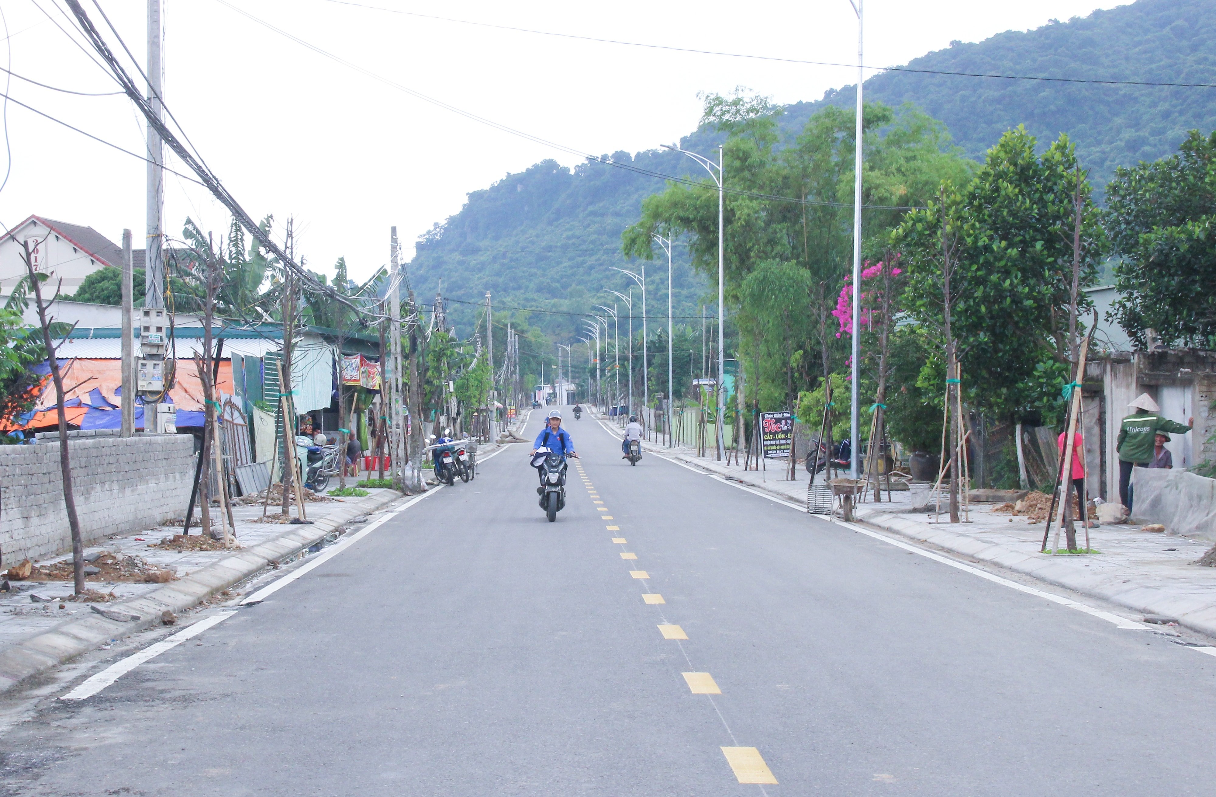 Tuyến đường giao thông được mở rộng, nâng cấp bằng sự tự nguyện hiến đất của người dân xã Tăng Thành (huyện Yên Thành). Ảnh: Mai Hoa
