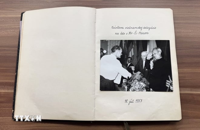 ttxvn-ky-niem-chu-tich-ho-chi-minh-slovakia-3.jpg