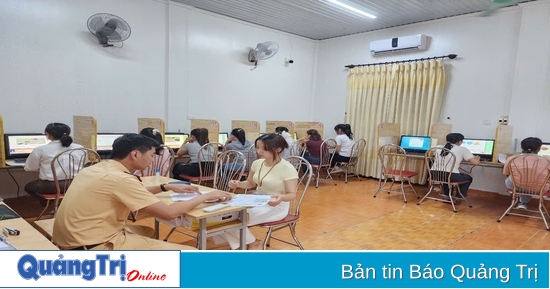 Quang Tri Traffic Police organizes driving test and licenses for the first time