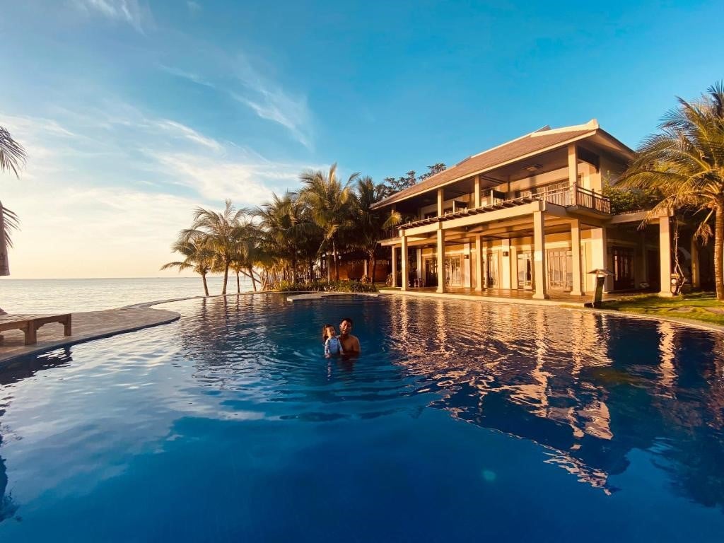 Tận hưởng kỳ nghỉ tại resort Phú Quốc có hồ bơi đẹp trên Traveloka