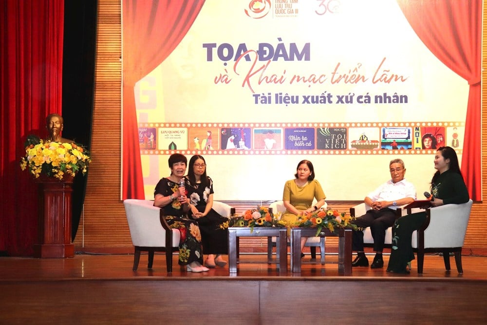 Tài liệu lưu trữ quý hiếm về những gương mặt tiêu biểu  - ảnh 1