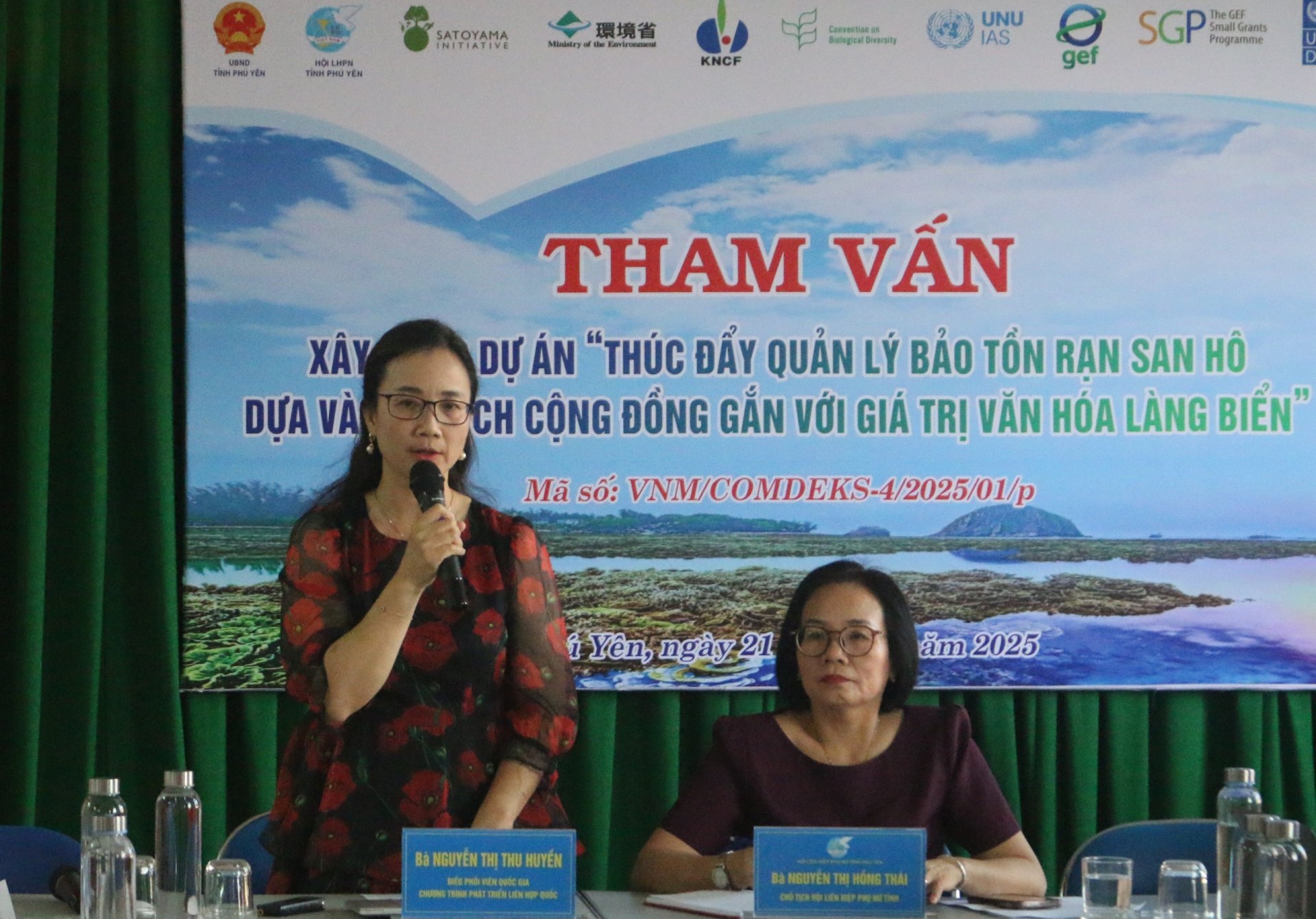លោកស្រី Nguyen Thi Thu Huyen អ្នកសម្របសម្រួលថ្នាក់ជាតិនៃគម្រោងតូចៗនៃអង្គការបរិស្ថានសកលរបស់អង្គការសហប្រជាជាតិ សង្ឃឹមថានឹងរួមចំណែកលើកកំពស់ឋានៈរបស់ Hon Yen ការថែរក្សាប្រព័ន្ធអេកូឡូស៊ីសមុទ្រ ពង្រីកឱកាសចិញ្ចឹមជីវិត និងលើកកំពស់គុណភាពជីវិតរបស់ប្រជាជនក្នុងតំបន់។ រូបថត៖ NGOC DUNG