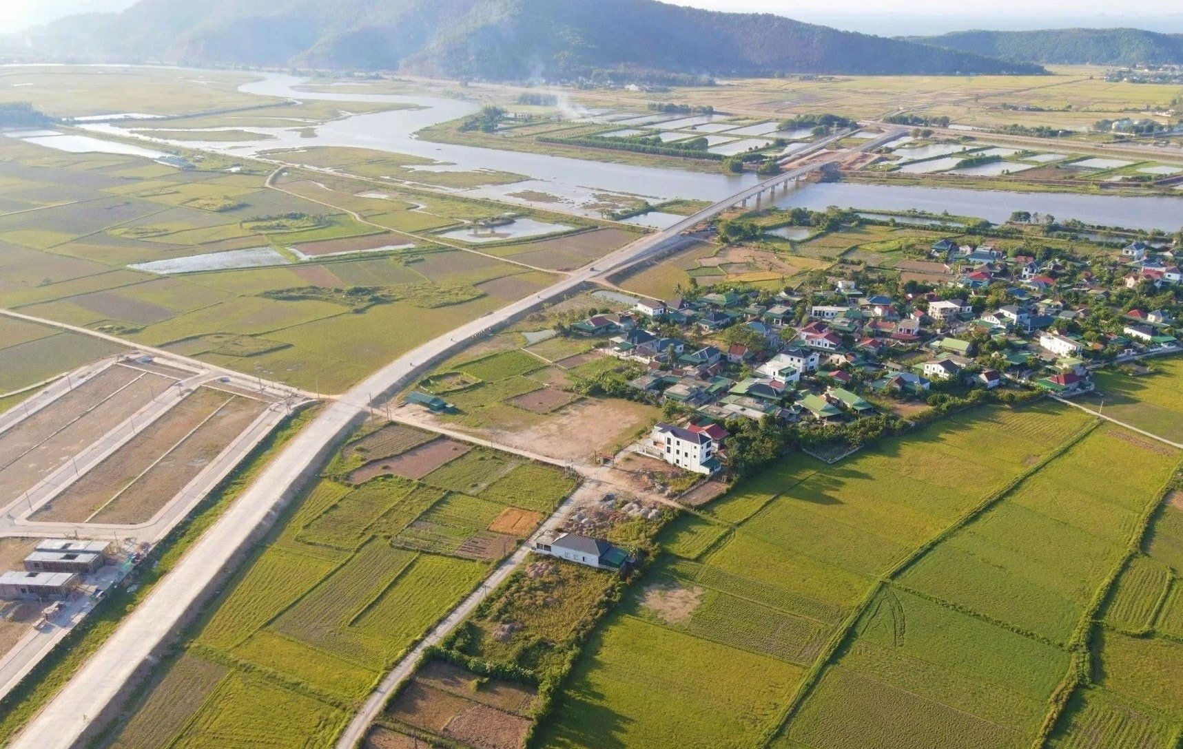 Die Küstenroute durch den Bezirk Nghi Loc nimmt allmählich Gestalt an. Foto: P