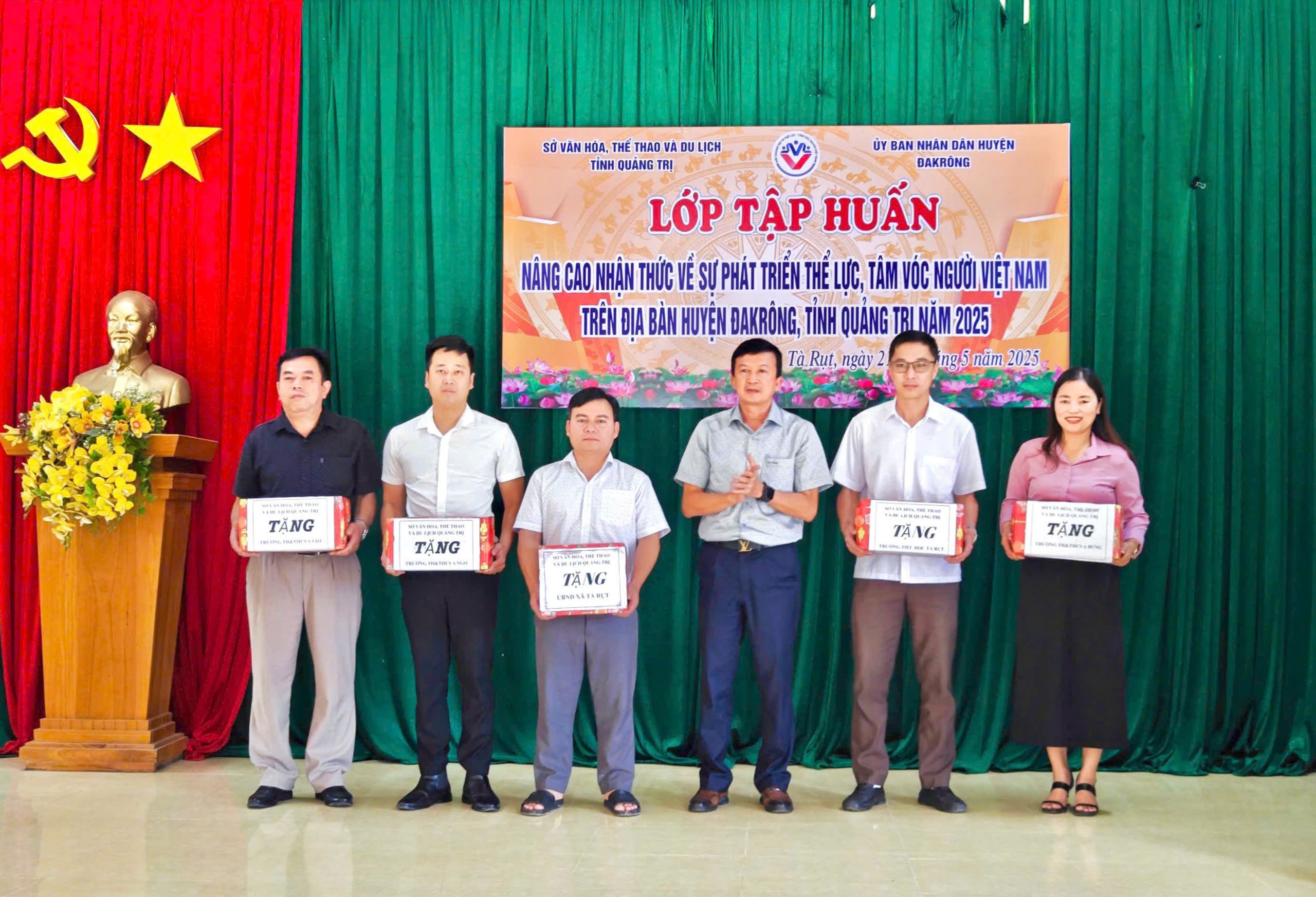 បណ្តុះ​បណ្តាល​ការ​យល់​ដឹង​អំពី​ការ​អភិវឌ្ឍ​រូប​រាង​កាយ និង​កម្ពស់​របស់​ជន​ជាតិ​វៀត​ណាម