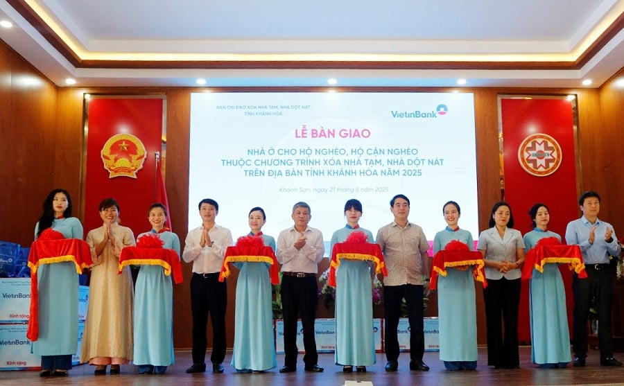 ក្រុមប្រឹក្សាភិបាលភាសាអង់គ្លេស 3 ច្បាប់ចម្លង