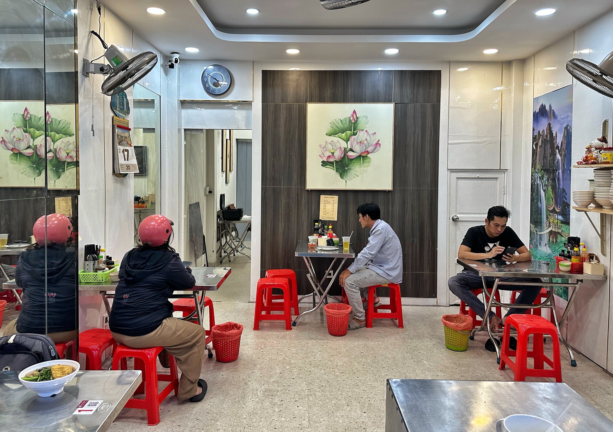 Độc lạ quán chay TP.HCM: Bất ngờ với menu ở quán dì Mười - Ảnh 7.