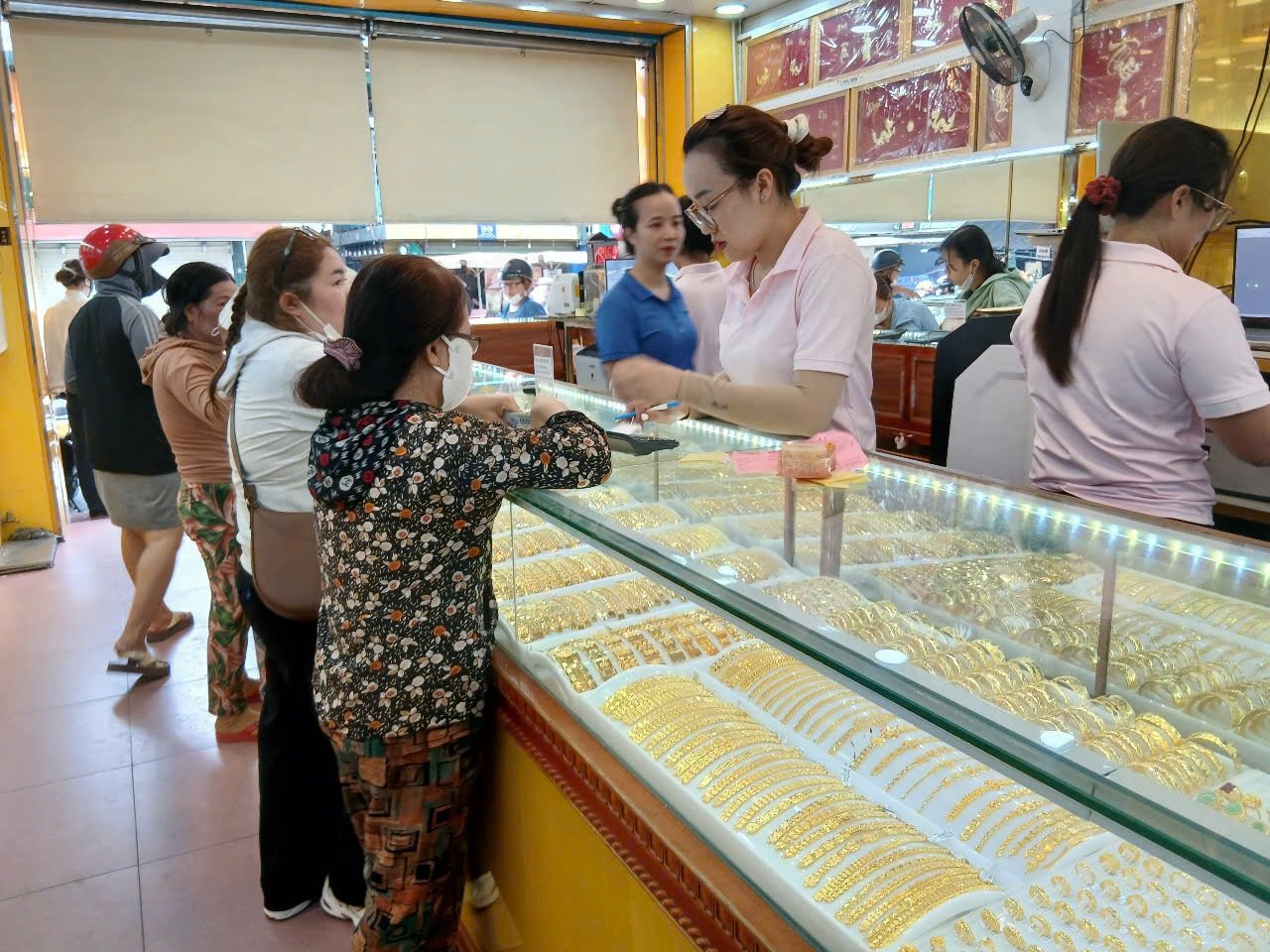 Giá vàng ngày 21/5/2025: Giá vàng tăng mạnh gần 2 triệu