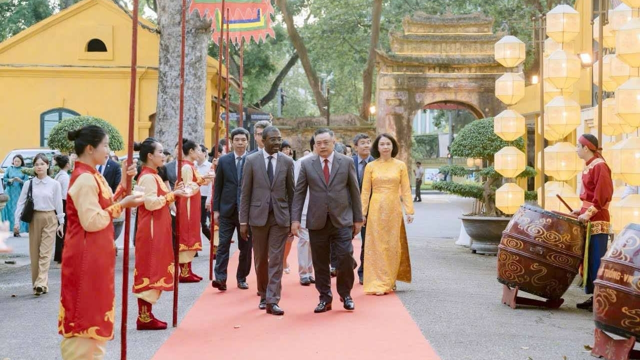មជ្ឈមណ្ឌលបេតិកភណ្ឌពិភពលោកបន្តរួមដំណើរ និងគាំទ្រទីក្រុងហាណូយក្នុងការថែរក្សាសារីរិកធាតុរបស់អធិរាជ Thang Long និង Co Loa