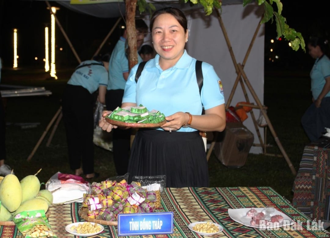 Đơn vị đến từ tỉnh Đồng Tháp với các sản phẩm đặc trưng như: nem, hạt sen, bì...