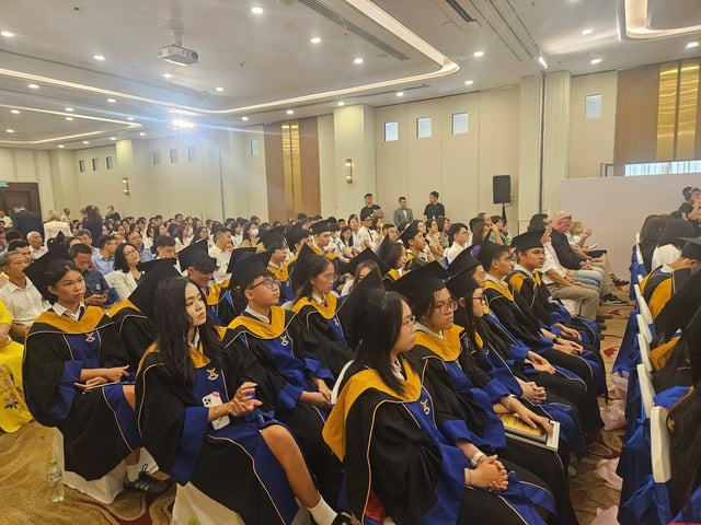 "Đừng chụp ảnh bài giảng rồi nói sẽ nghiên cứu sau" - Ảnh 1.