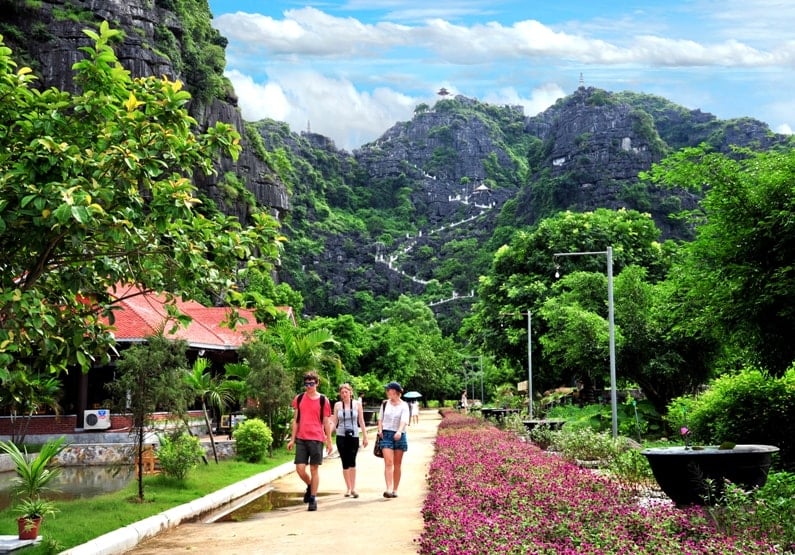 Khám phá hang Múa Ninh Bình