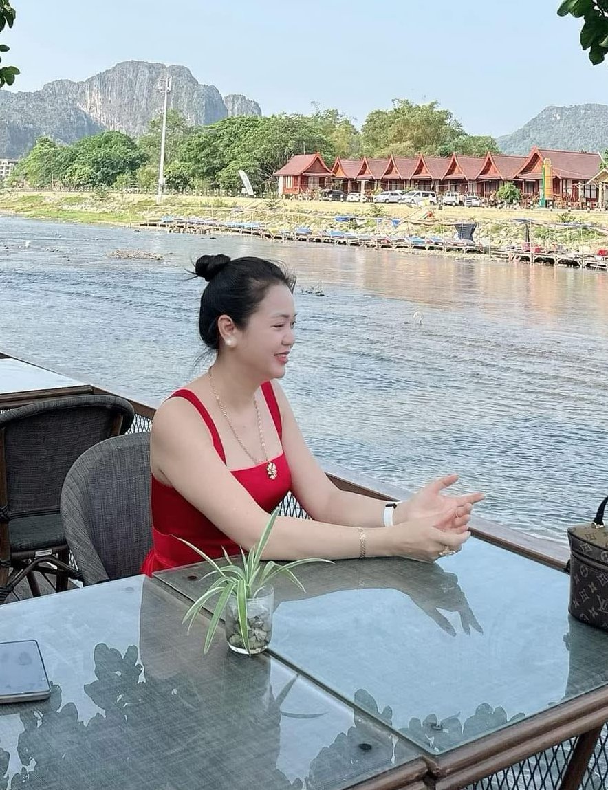 Kiểu váy 2 dây được bạn gái Hiệp Gà tích cực lăng xê- Ảnh 5.