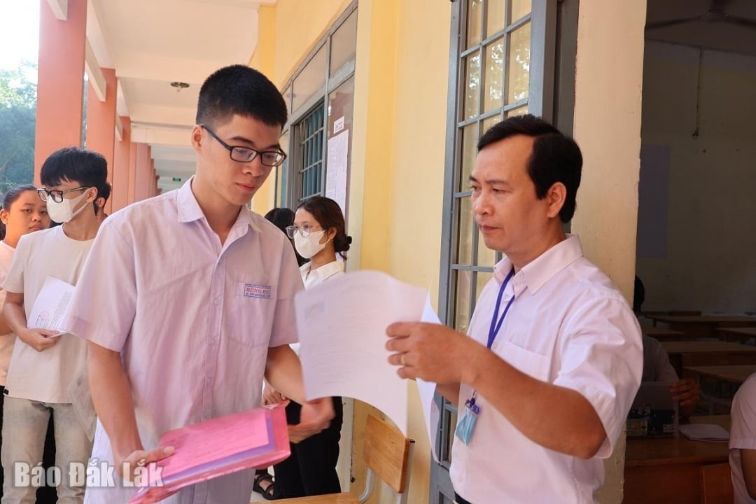 បេក្ខជនប្រឡងសញ្ញាបត្រមធ្យមសិក្សាទុតិយភូមិឆ្នាំ២០២៤។
