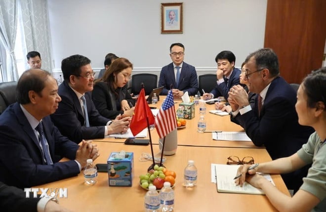ttxvn-bo-cong-thuong-google-space-x-lockheed-martin-excelerate-energy-1.jpg