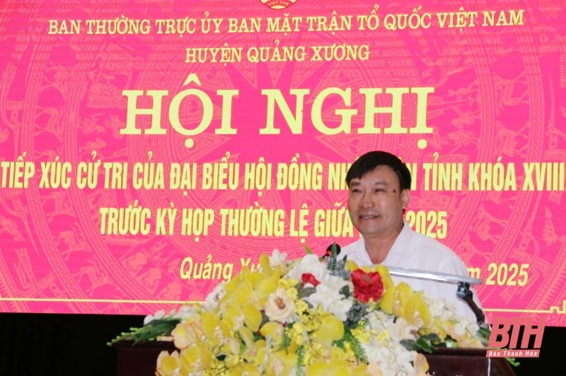 ប្រធានគណៈកម្មាធិការរណសិរ្សមាតុភូមិខេត្ត Pham Thi Thanh Thuy និងគណៈប្រតិភូក្រុមប្រឹក្សាប្រជាជនខេត្តបានជួបជាមួយអ្នកបោះឆ្នោតស្រុក Quang Xuong។