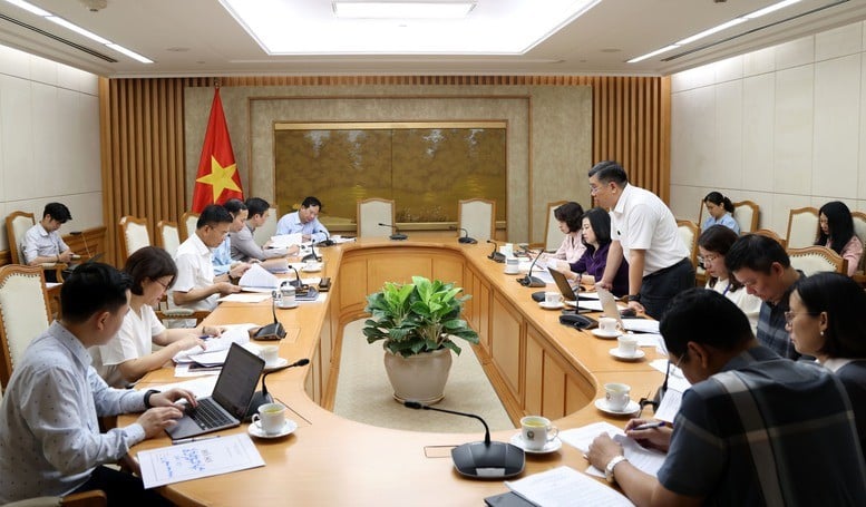 Đại diện các bộ, ngành phát biểu ý kiến tại cuộc làm việc - Ảnh: VGP/Đức Tuân