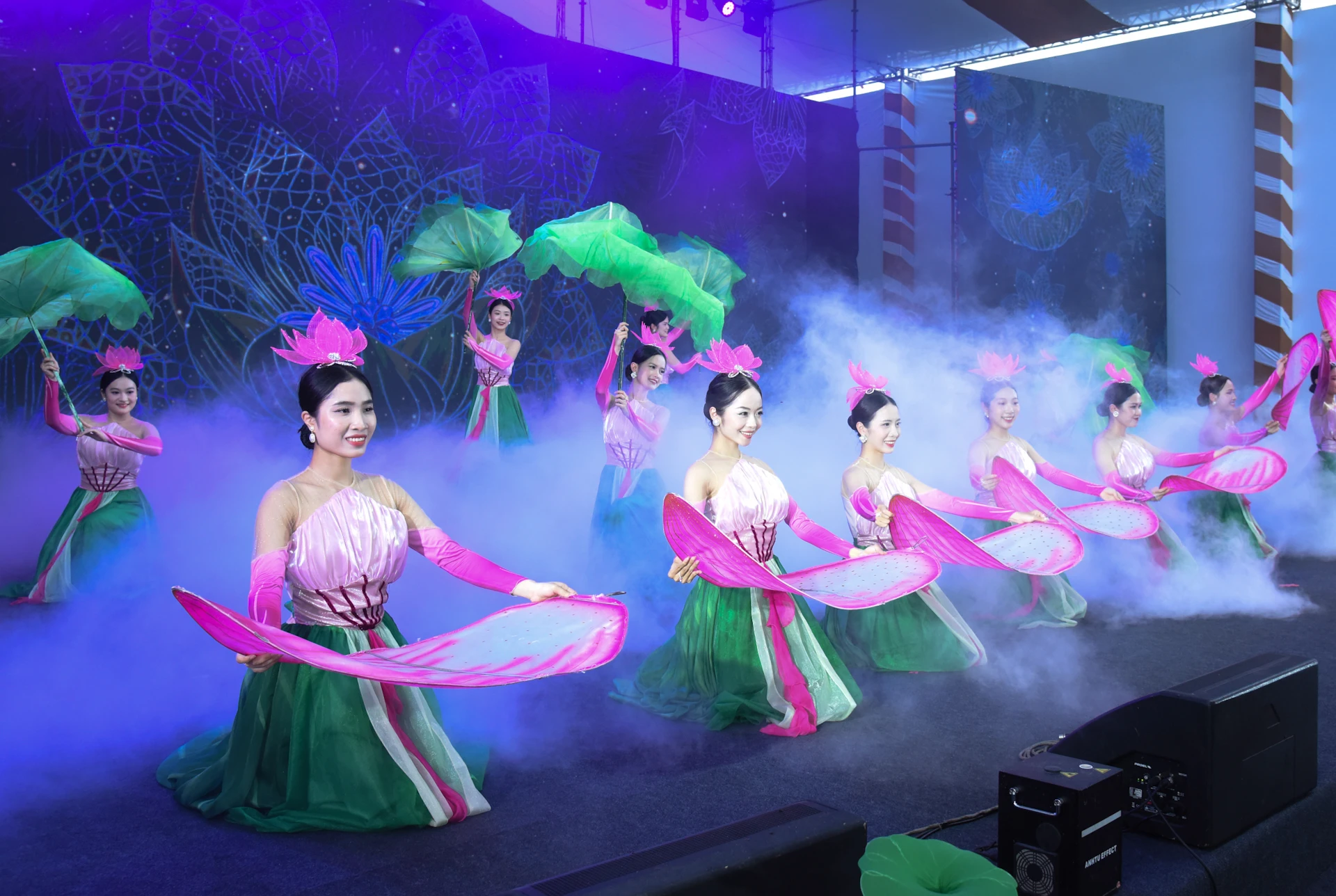 [រូបថត] នាយករដ្ឋមន្ត្រី Pham Minh Chinh ចូលរួមពិធីបើកការដ្ឋានសាងសង់គម្រោង Trump International Hung Yen រូបថត 2