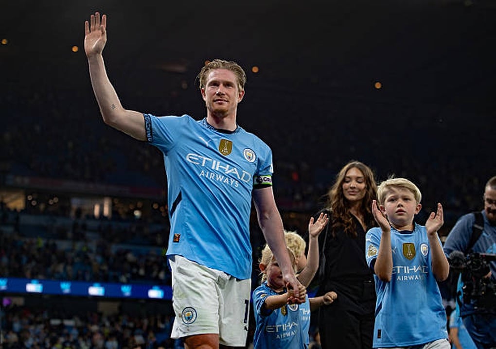 HLV Pep Guardiola bật khóc khi chia tay Kevin De Bruyne - 1