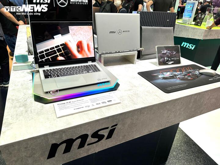 A laptop model from the combination of two giants in the technology and car industry. (Photo: Manh Hung)