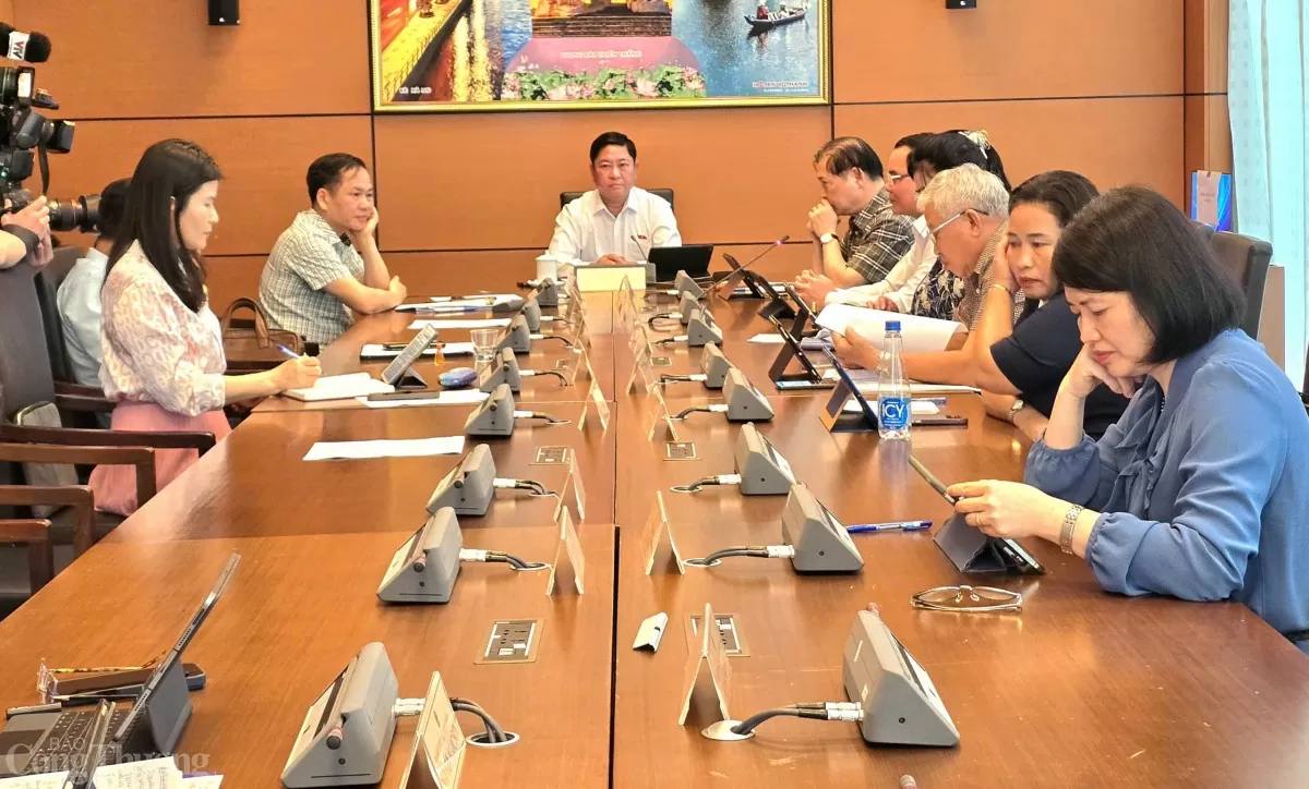 Toàn cảnh họp tổ 3