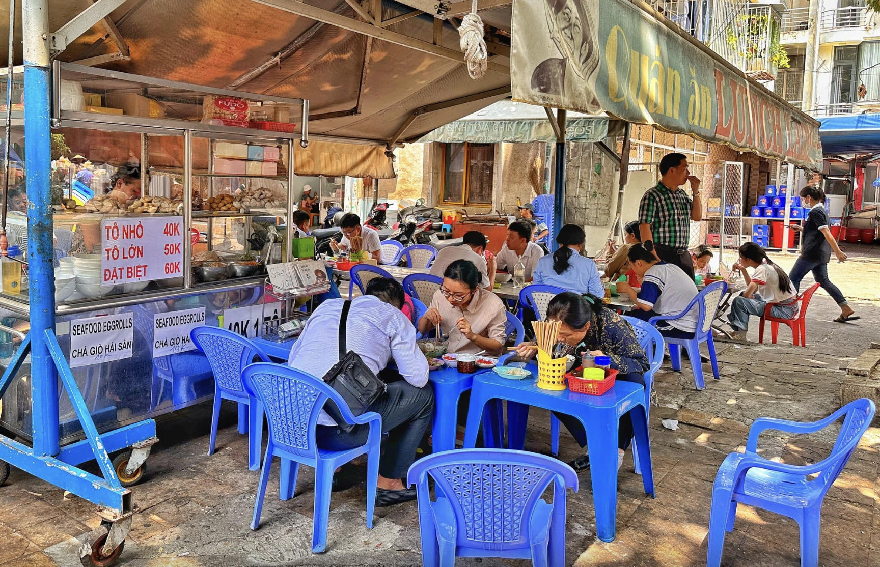 Bà chủ Lunch Lady nổi tiếng thế giới đột tử mất ở Canada - Ảnh 2.