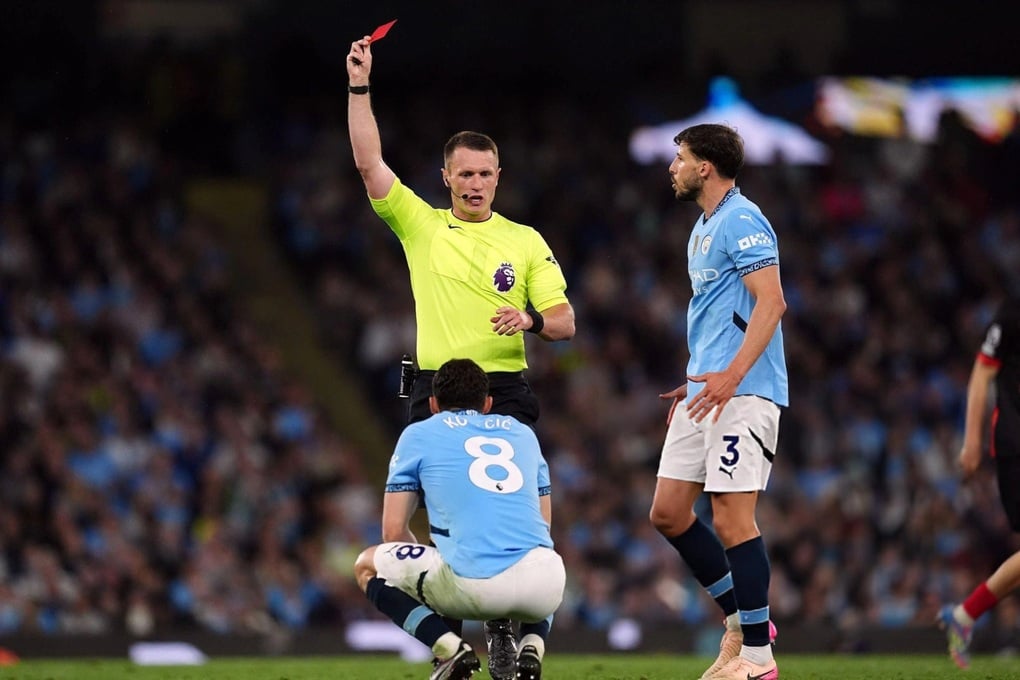 Man City tăng tốc trong cuộc đua giành vé dự Champions League - 2