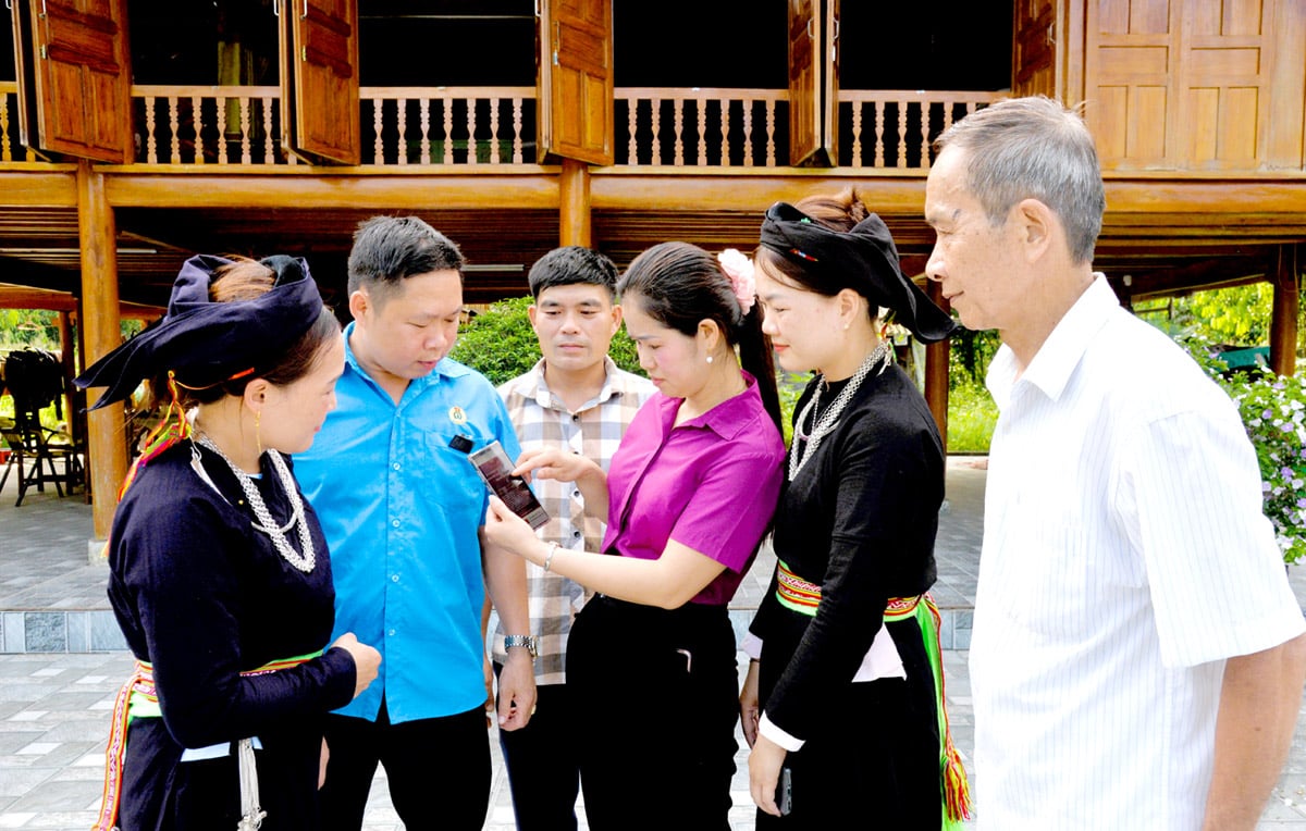 ប្រជាជនភូមិ Chi ឃុំ Xuan Giang (Quang Binh) បានចូលរួមផ្តល់យោបល់លើសេចក្តីព្រាងវិសោធនកម្ម និងបន្ថែមលើរដ្ឋធម្មនុញ្ញឆ្នាំ ២០១៣។  