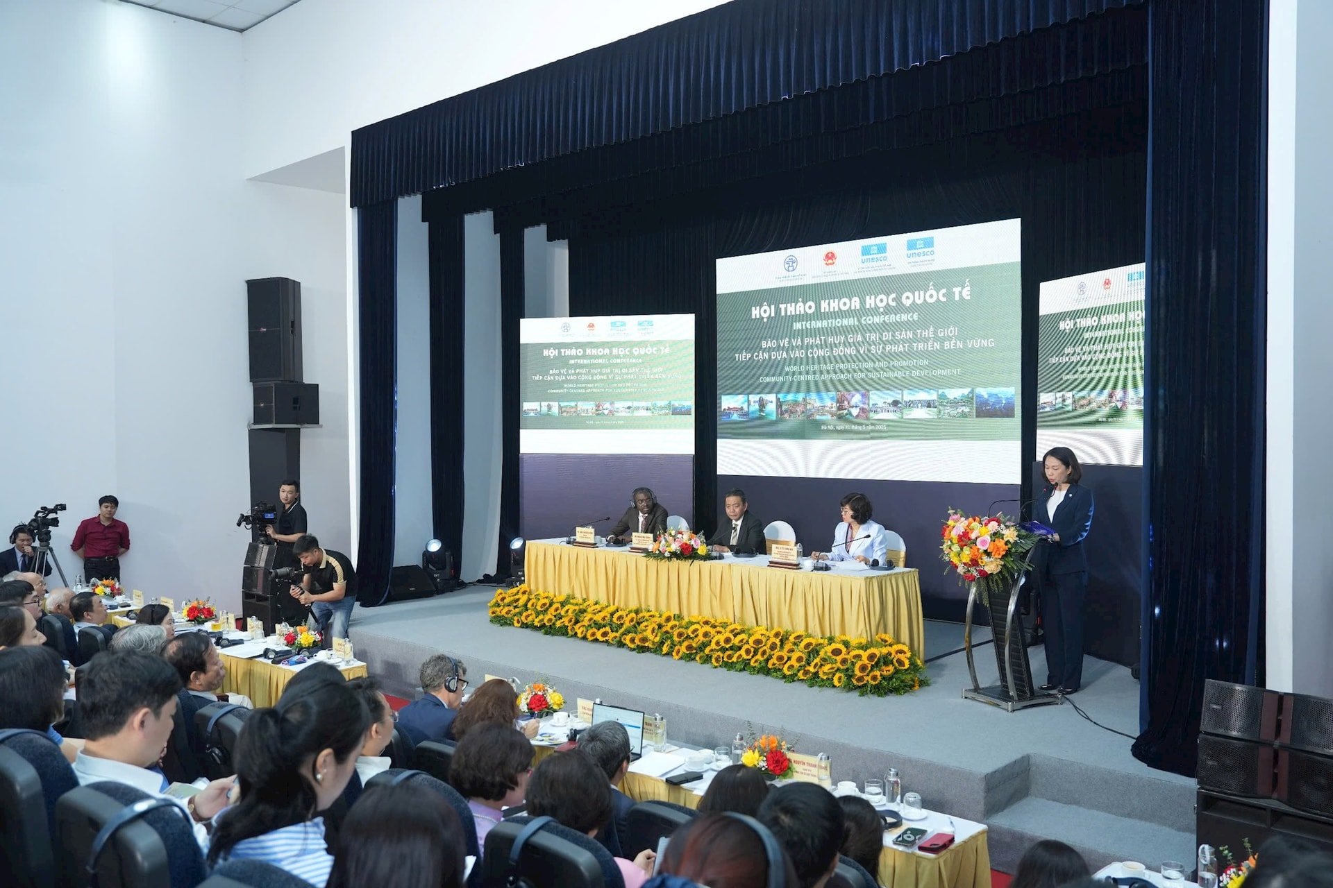 การประชุม.jpg
