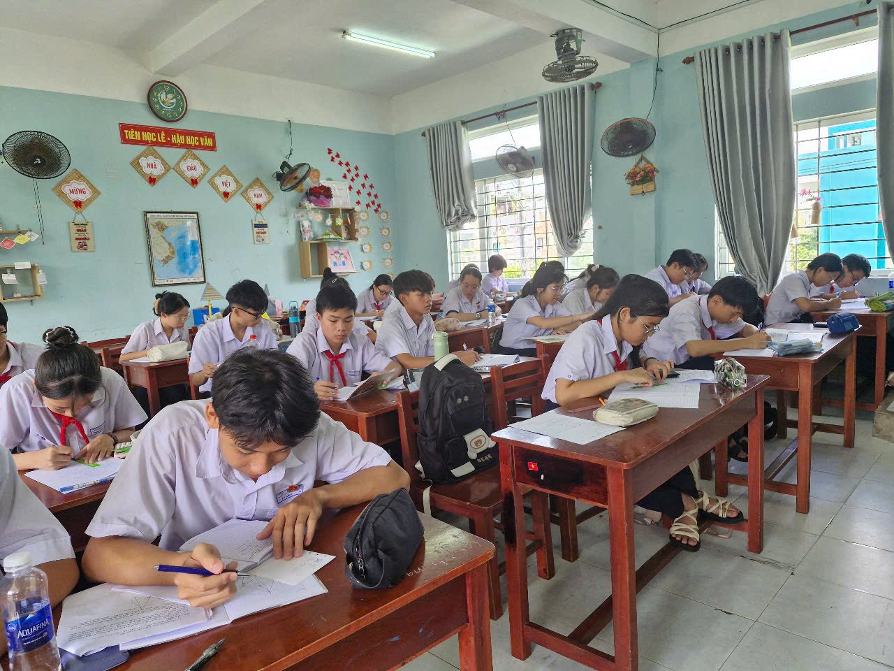 Học sinh 'chạy nước rút' ôn thi lớp 10: Cần điểm tựa giải tỏa tâm lý - Ảnh 2.